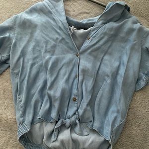 Knot in front short sleeve shirt